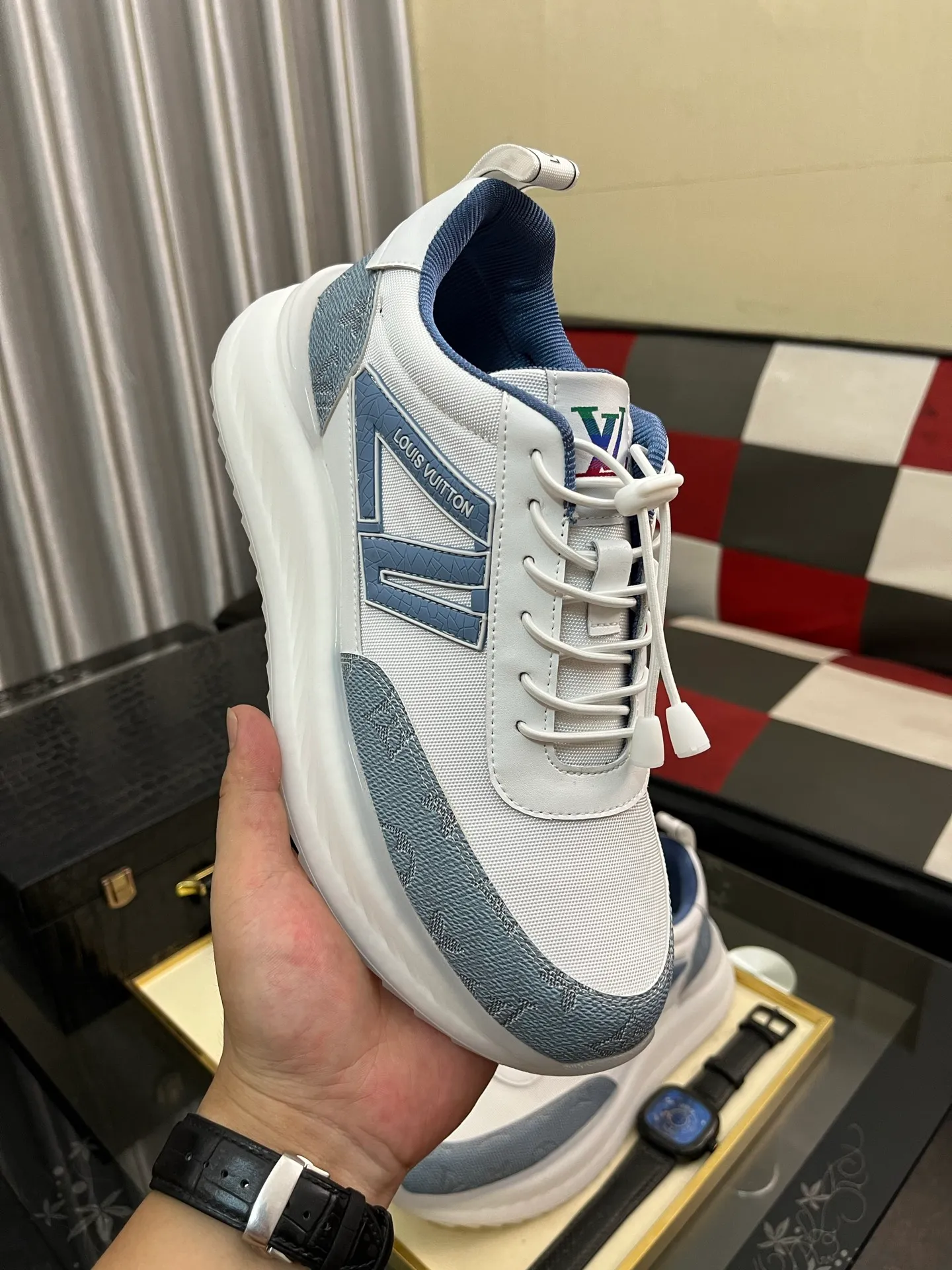 Men's shoes 💰458⌚️⌚️【LOUlS VUlTTON】Louis Vuitton ~ unique and casual style. LV counter purchasing 🏃casual shoes😍😍 are on sale at the men's counter at the same time. Italian imported brands select top-layer Italian cowhide. 🐑Sheepskin lining (refuses to discolor and grind feet) Sole: Original sole specially provided by the original factory 🎬Better in kind Code number: 38-444⃣️Color selection